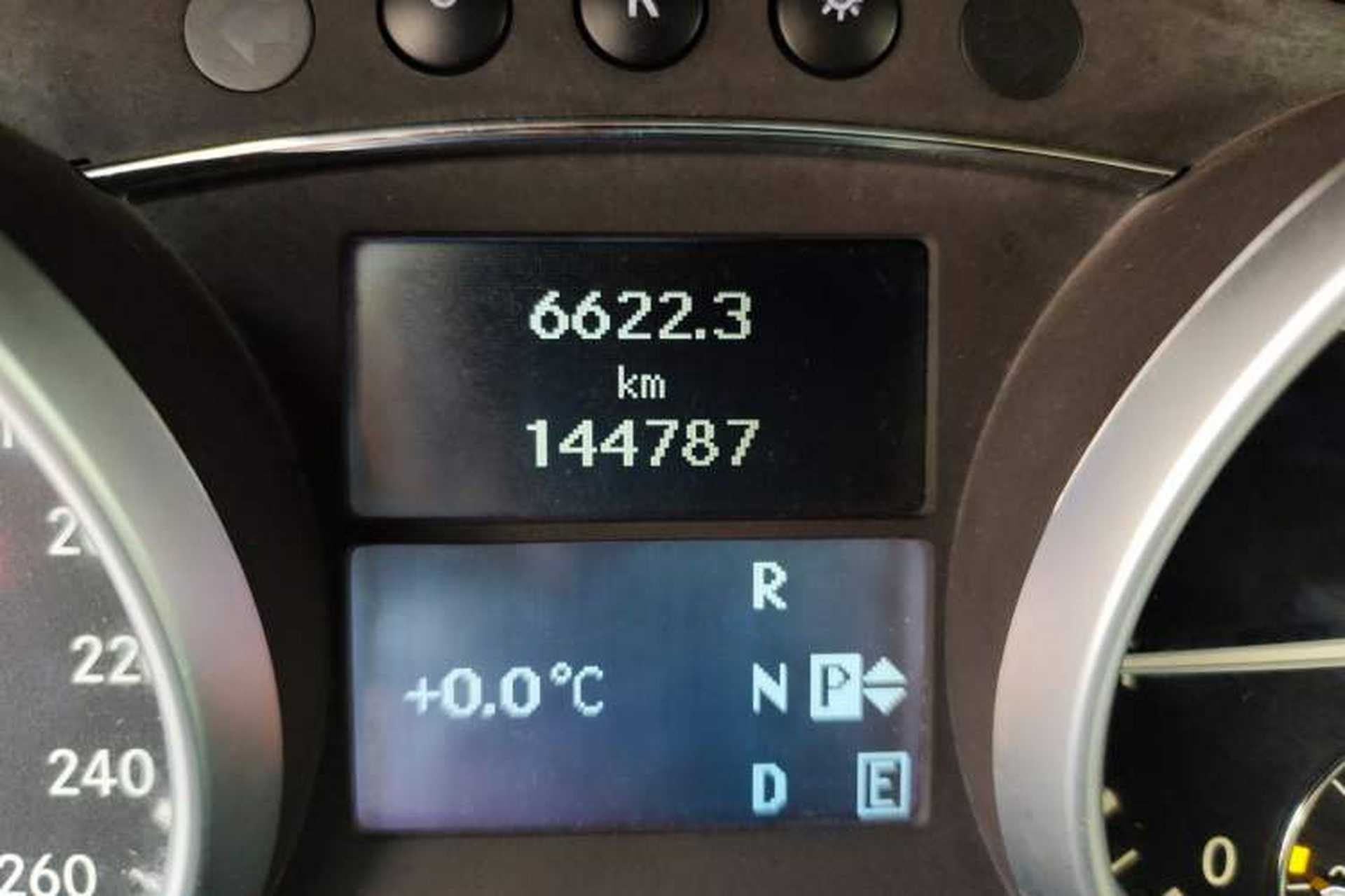 Used Mercedes-Benz R-Class 2011 R 350 L 4MATIC Odometer Close Up