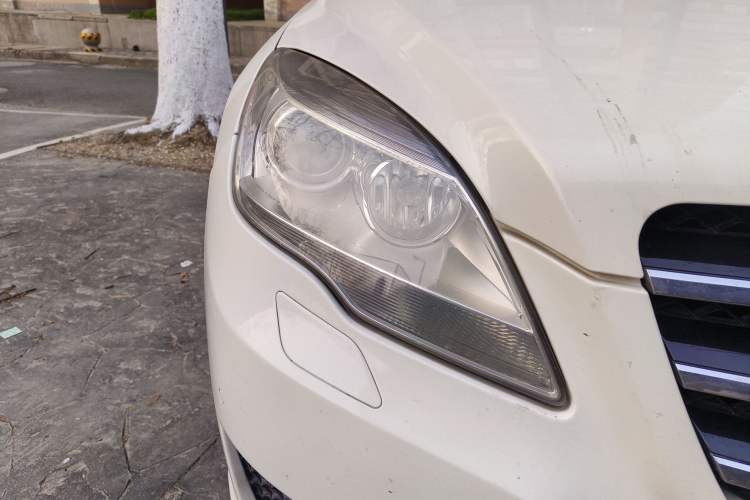 Used Mercedes-Benz R-Class 2011 R 300 L Business Model Right Front Headlight