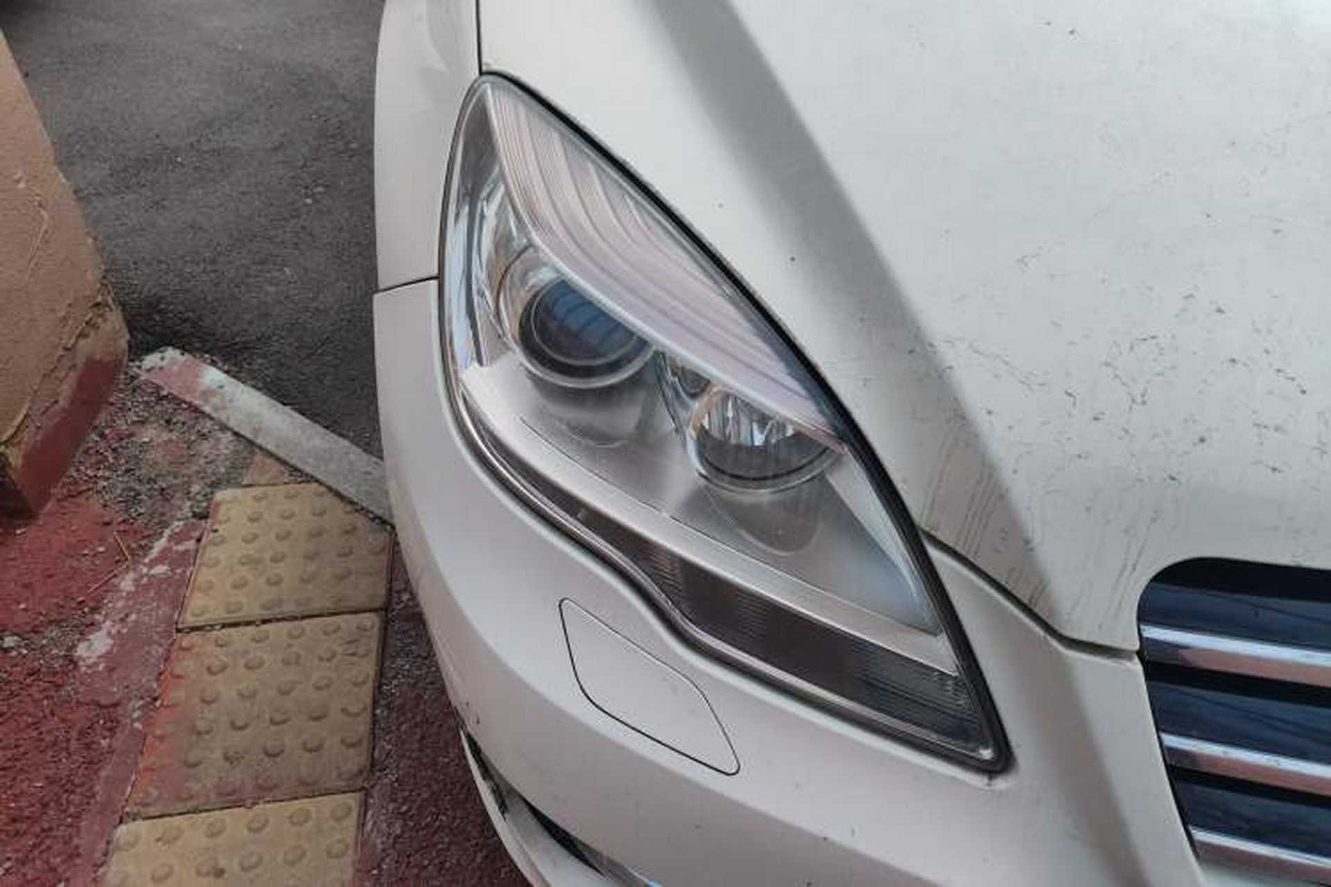 Used Mercedes-Benz R-Class 2011 R 300 L Business Model Right Front Headlight