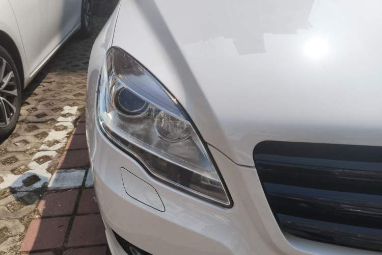 Used Mercedes-Benz R-Class 2011 R 350 L 4MATIC Right Front Headlight