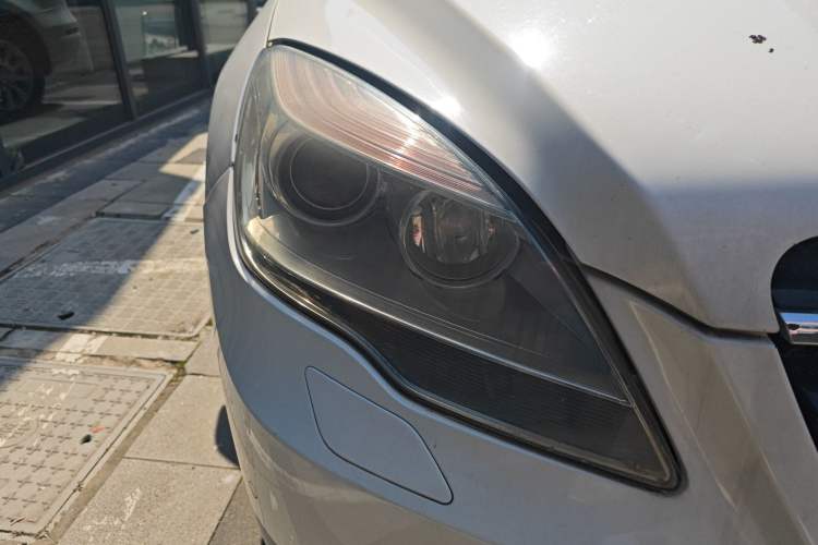 Used Mercedes-Benz R-Class 2011 R 300 L Business Model Right Front Headlight