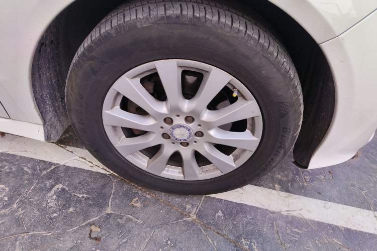 Used Mercedes-Benz R-Class 2011 R 300 L Business Model Right Front Wheel Hub