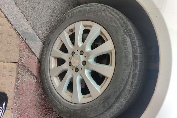 Used Mercedes-Benz R-Class 2011 R 300 L Business Model Right Front Wheel Hub
