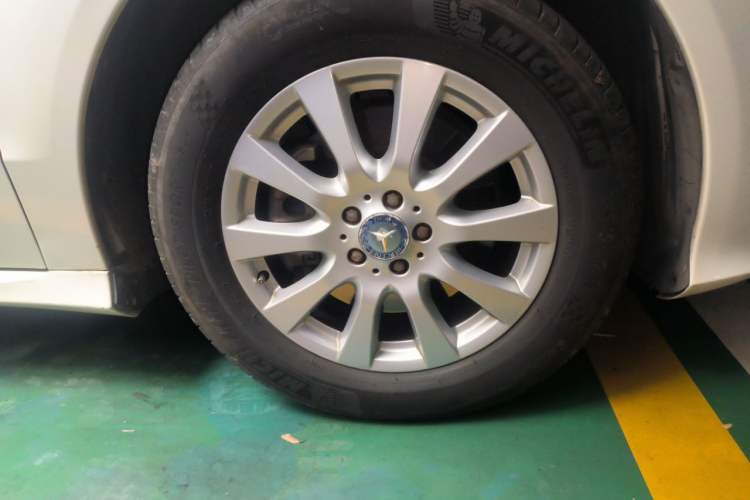 Used Mercedes-Benz R-Class 2011 R 350 L 4MATIC Right Front Wheel Hub