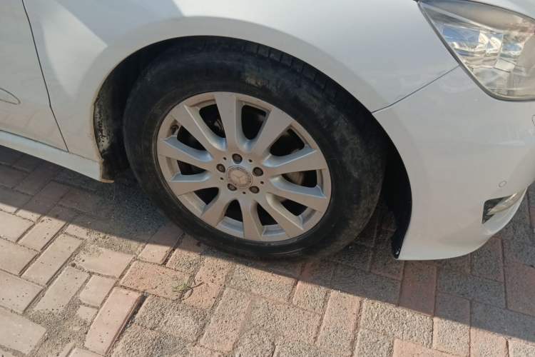 Used Mercedes-Benz R-Class 2011 R 300 L Business Model Right Front Wheel Hub