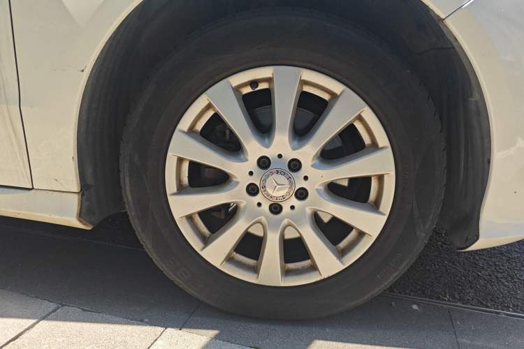 Used Mercedes-Benz R-Class 2011 R 300 L Business Model Right Front Wheel Hub