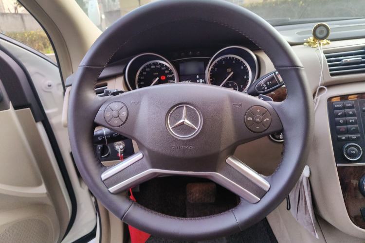 Used Mercedes-Benz R-Class 2011 R 300 L Business Model Steering Wheel