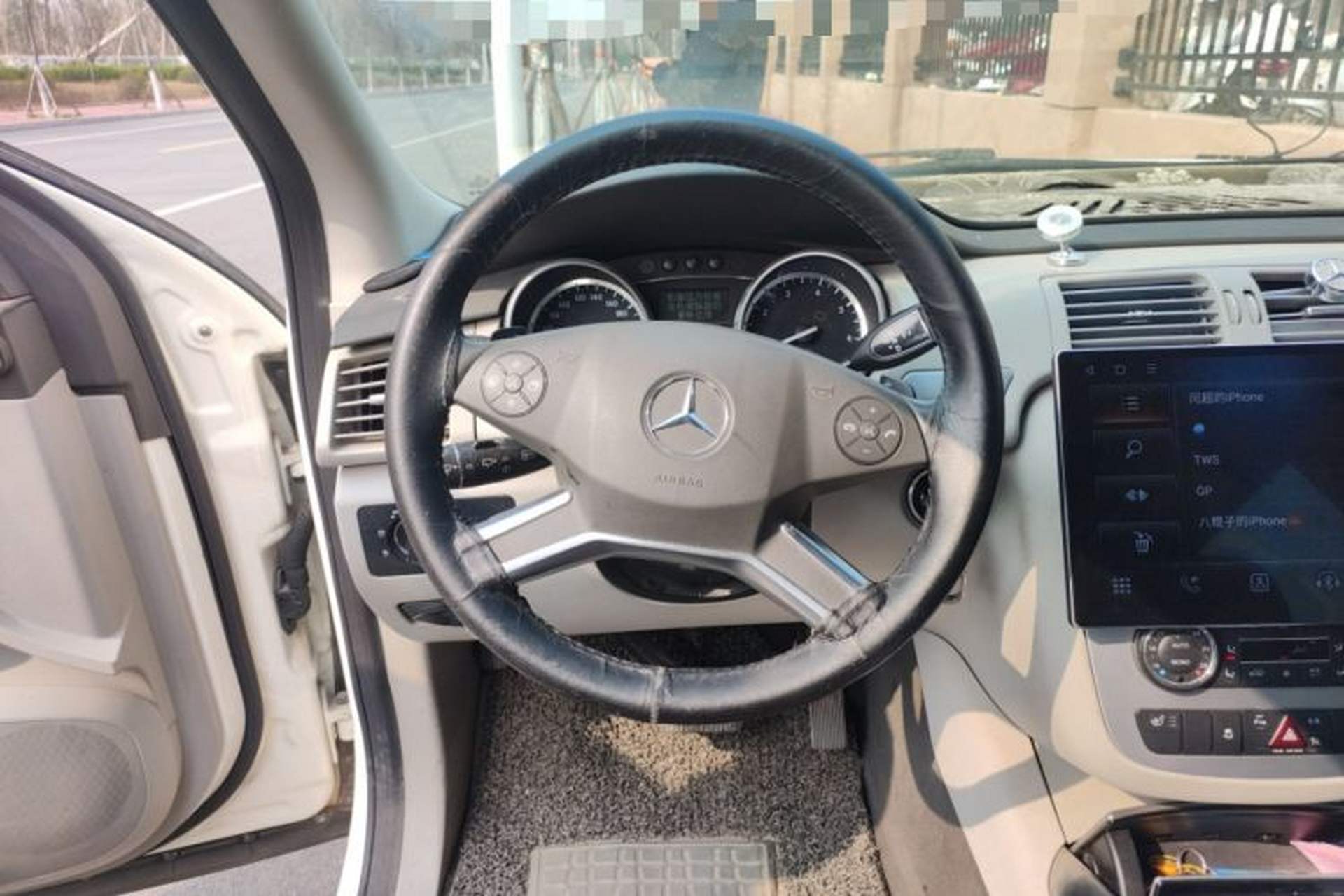 Used Mercedes-Benz R-Class 2011 R 300 L Business Model Steering Wheel