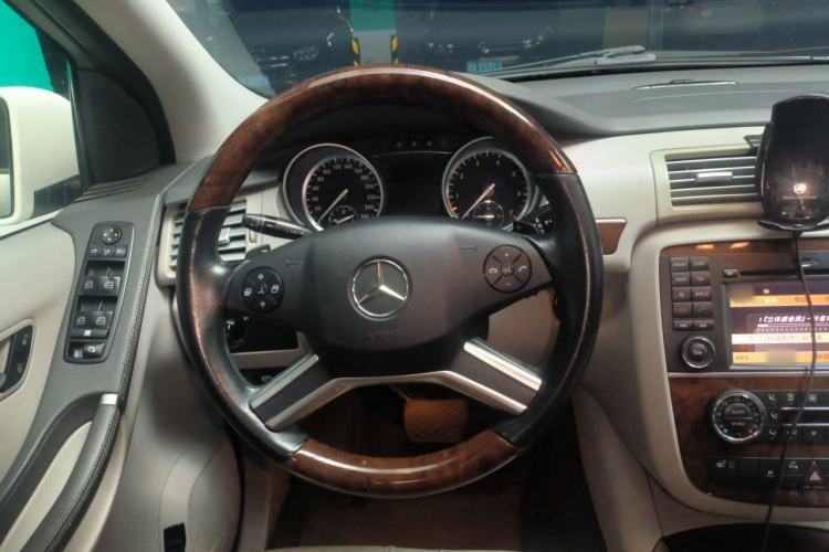 Used Mercedes-Benz R-Class 2011 R 350 L 4MATIC Steering Wheel