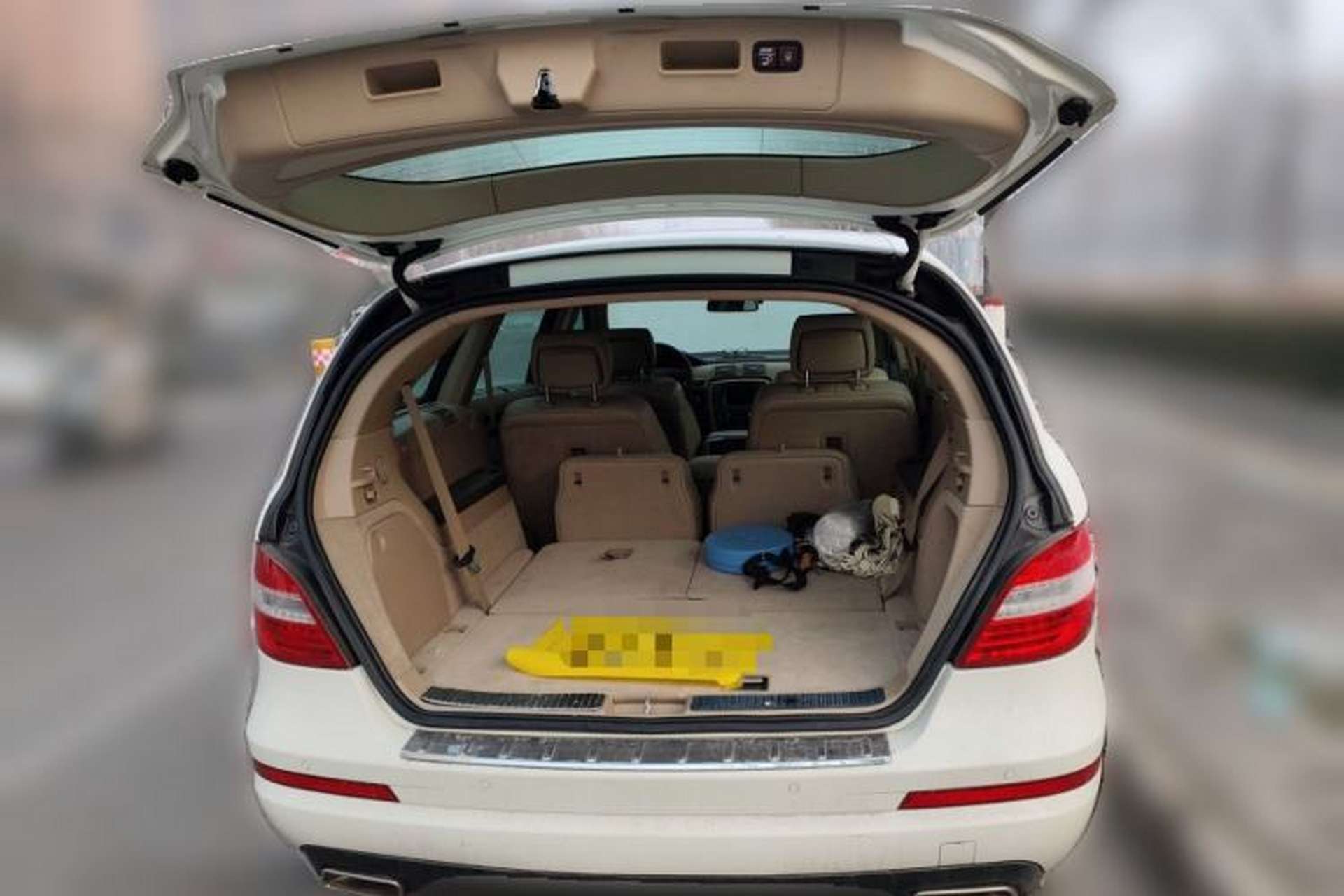 Used Mercedes-Benz R-Class 2011 R 350 L 4MATIC Trunk