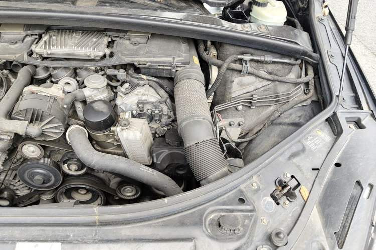 Used Mercedes-Benz R-Class  Engine Bay Left