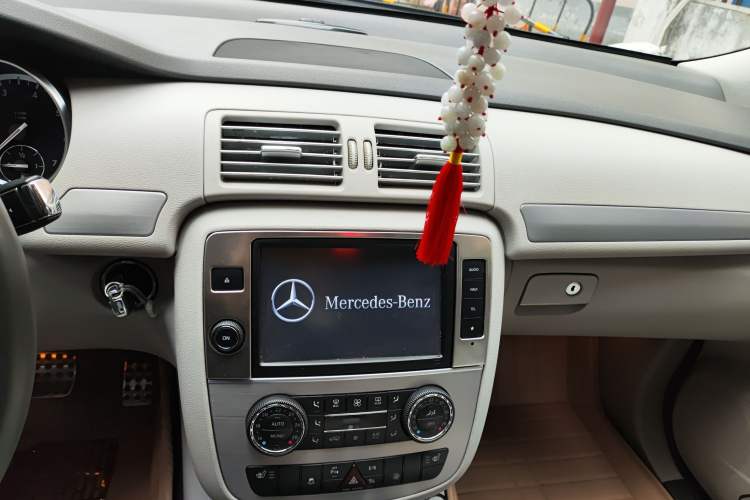 Used Mercedes-Benz R-Class 2014 R 320 4MATIC Business Model Audio And AC Panel