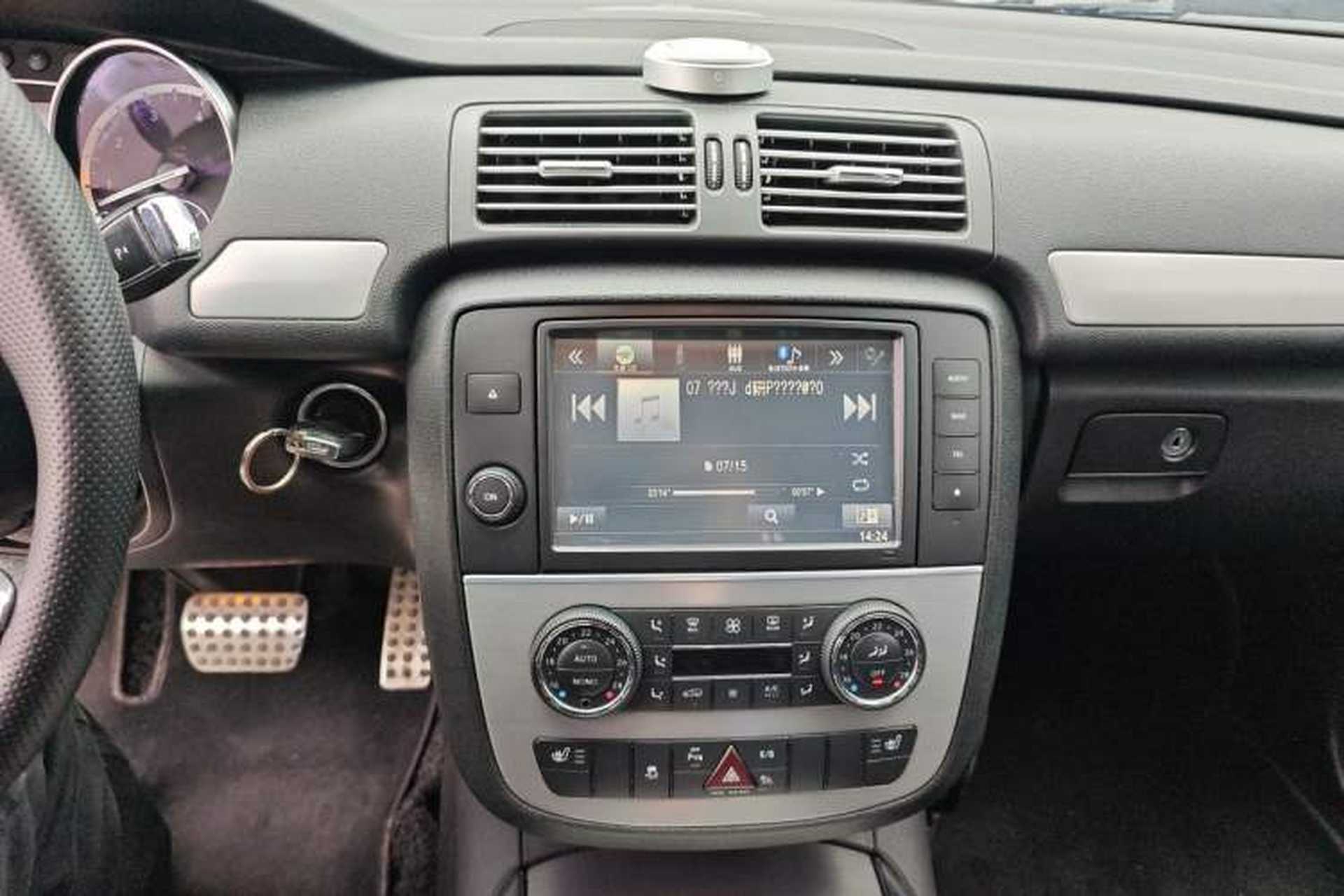 Used Mercedes-Benz R-Class 2014 R 320 4MATIC Business Model Audio And AC Panel