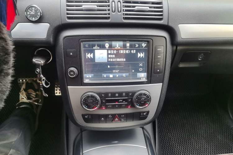 Used Mercedes-Benz R-Class 2014 R 320 4MATIC Business Model Audio And AC Panel