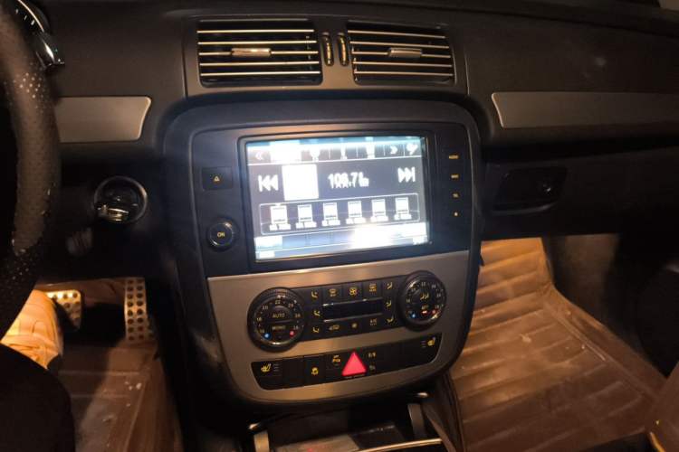 Used Mercedes-Benz R-Class 2014 R 320 4MATIC Business Model Audio And AC Panel