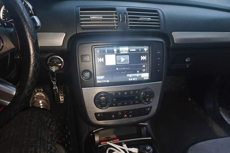 Used Mercedes-Benz R-Class 2014 R 320 4MATIC Luxury Model Audio And AC Panel