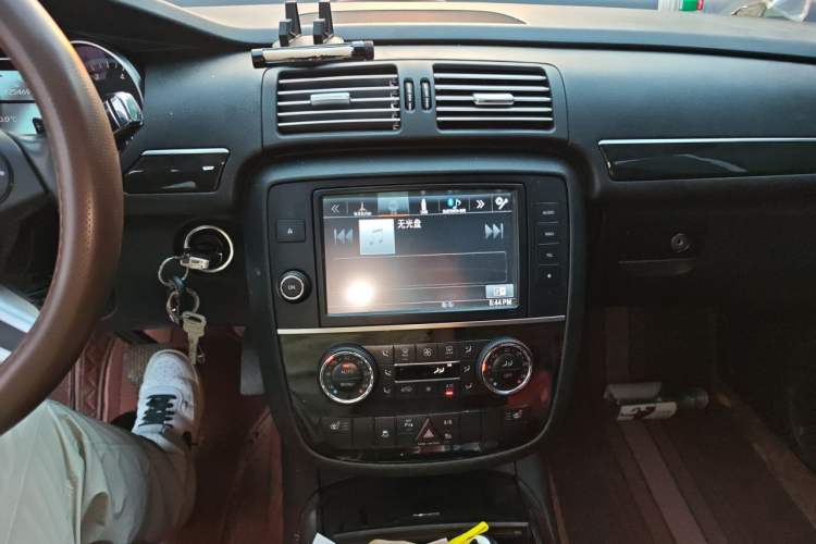 Used Mercedes-Benz R-Class 2014 R 320 4MATIC Luxury Model Audio And AC Panel