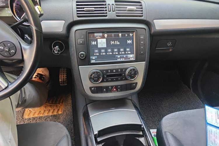 Used Mercedes-Benz R-Class 2014 R 320 4MATIC Business Model Audio And AC Panel