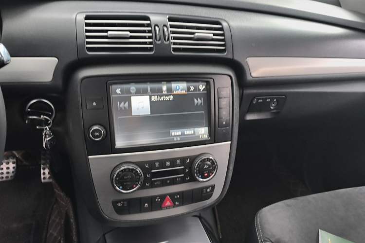 Used Mercedes-Benz R-Class 2014 R 320 4MATIC Business Model Audio And AC Panel