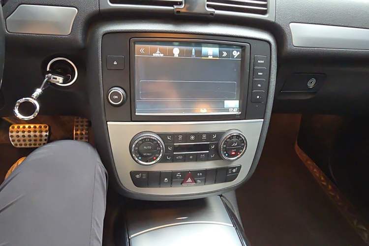 Used Mercedes-Benz R-Class 2014 R 320 4MATIC Business Model Audio And AC Panel