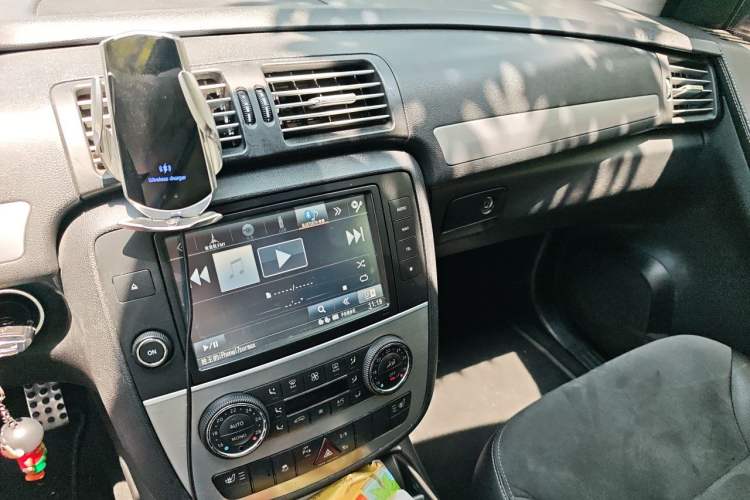 Used Mercedes-Benz R-Class 2014 R 320 4MATIC Business Model Audio And AC Panel