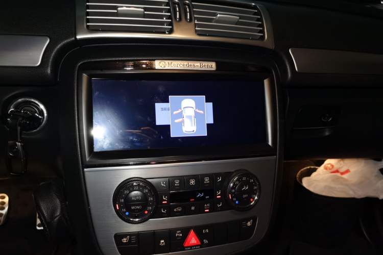 Used Mercedes-Benz R-Class 2014 R 320 4MATIC Business Model Audio And AC Panel