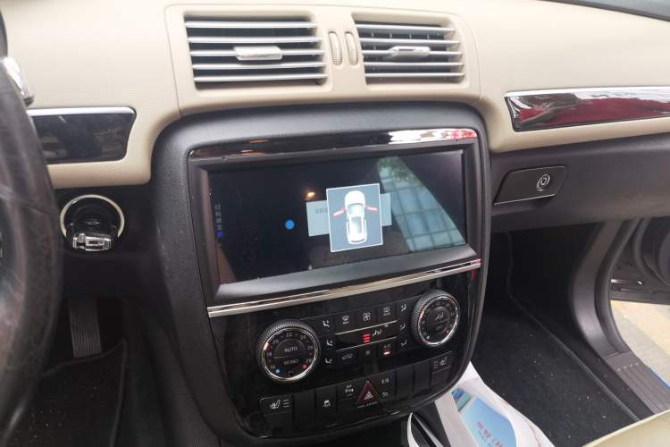 Used Mercedes-Benz R-Class 2014 R 320 4MATIC Luxury Model Audio And AC Panel