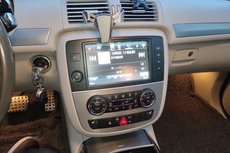 Used Mercedes-Benz R-Class 2014 R 320 4MATIC Business Model Audio And AC Panel