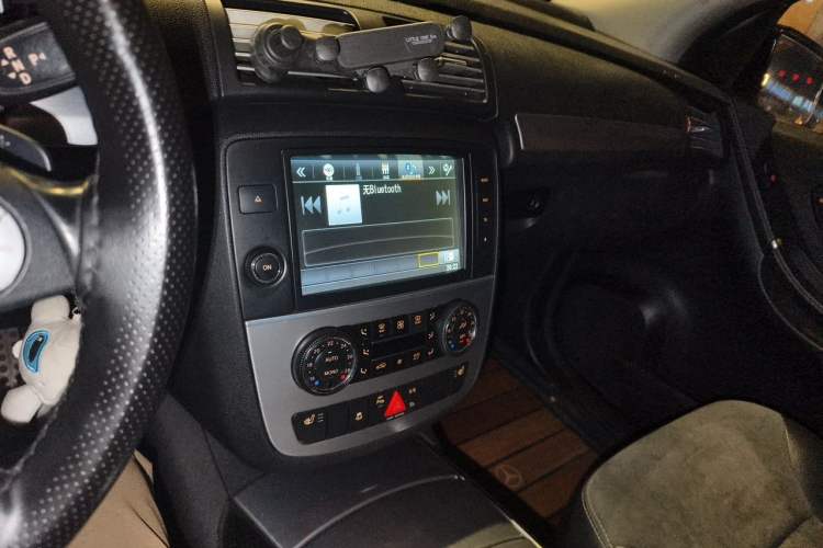 Used Mercedes-Benz R-Class 2014 R 320 4MATIC Business Model Audio And AC Panel