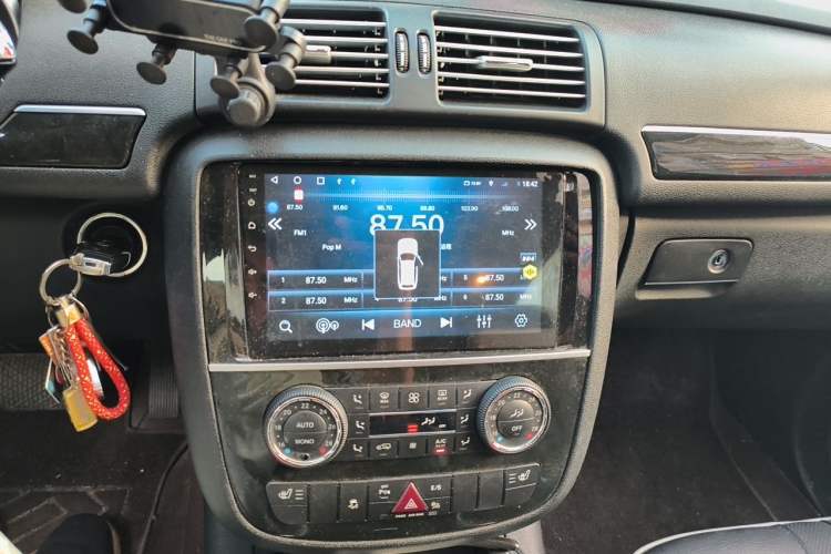 Used Mercedes-Benz R-Class 2014 R 320 4MATIC Luxury Model Audio And AC Panel