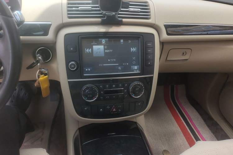 Used Mercedes-Benz R-Class 2014 R 320 4MATIC Luxury Model Audio And AC Panel
