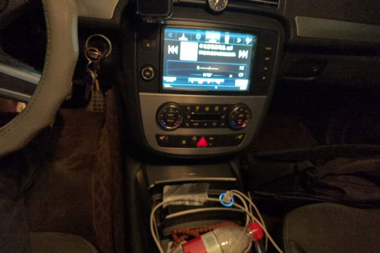 Used Mercedes-Benz R-Class 2014 R 320 4MATIC Business Model Audio And AC Panel