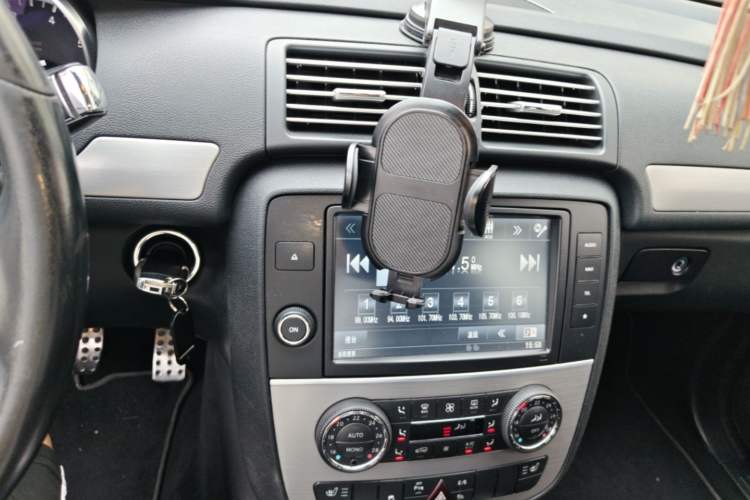 Used Mercedes-Benz R-Class 2014 R 320 4MATIC Business Model Audio And AC Panel