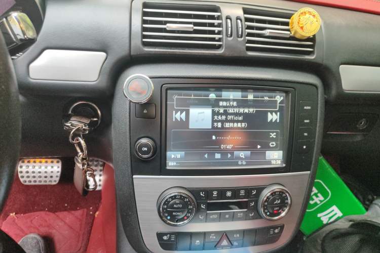 Used Mercedes-Benz R-Class 2014 R 320 4MATIC Business Model Audio And AC Panel