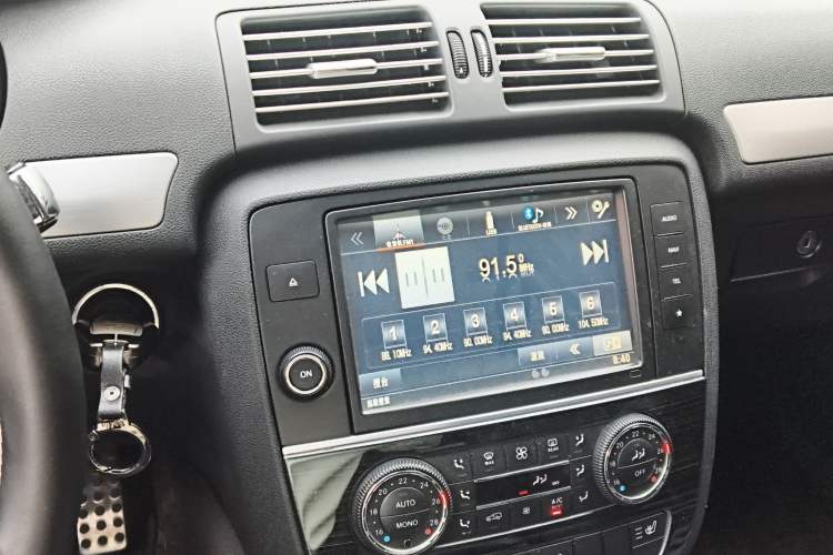 Used Mercedes-Benz R-Class 2014 R 320 4MATIC Business Model Audio And AC Panel
