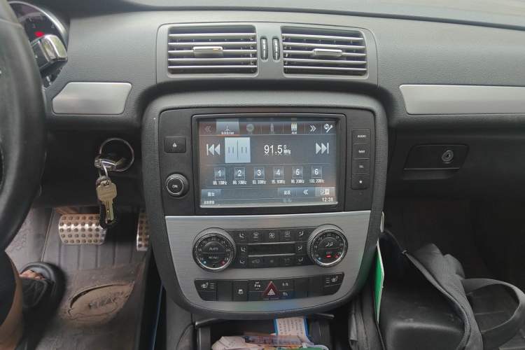 Used Mercedes-Benz R-Class 2014 R 320 4MATIC Business Model Audio And AC Panel