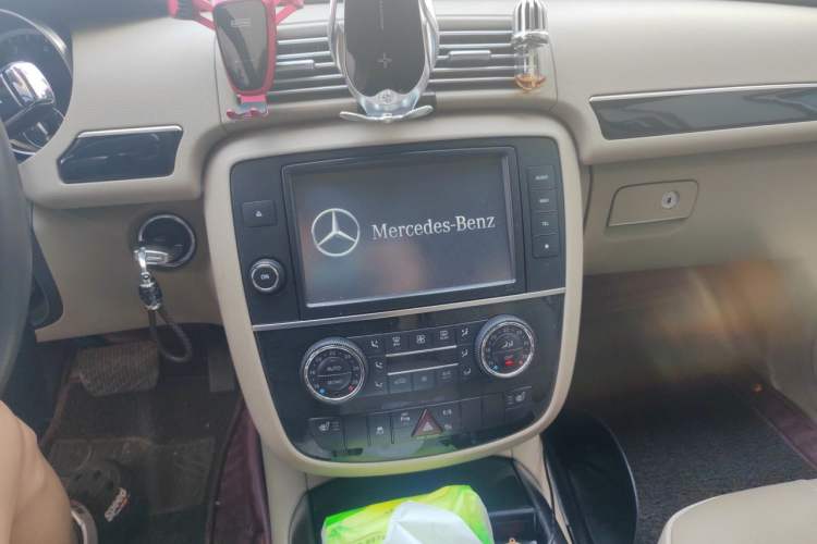 Used Mercedes-Benz R-Class 2014 R 320 4MATIC Luxury Model Audio And AC Panel