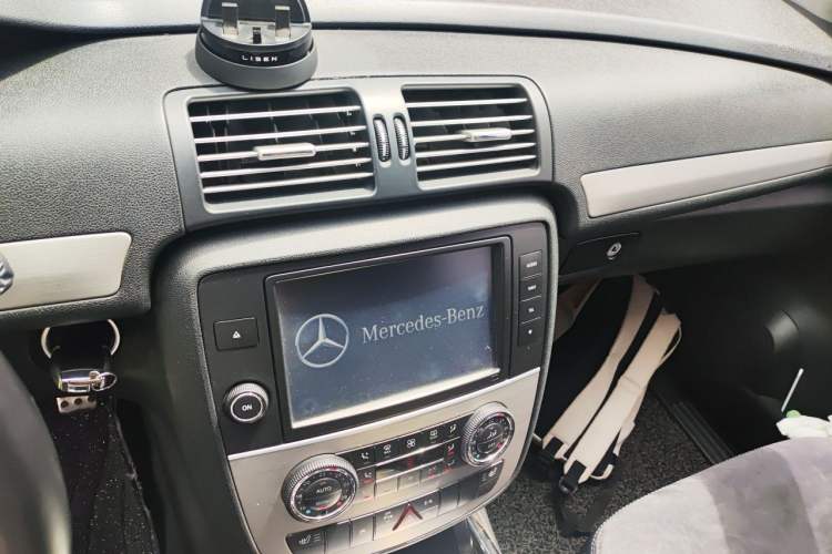 Used Mercedes-Benz R-Class 2014 R 320 4MATIC Business Model Audio And AC Panel