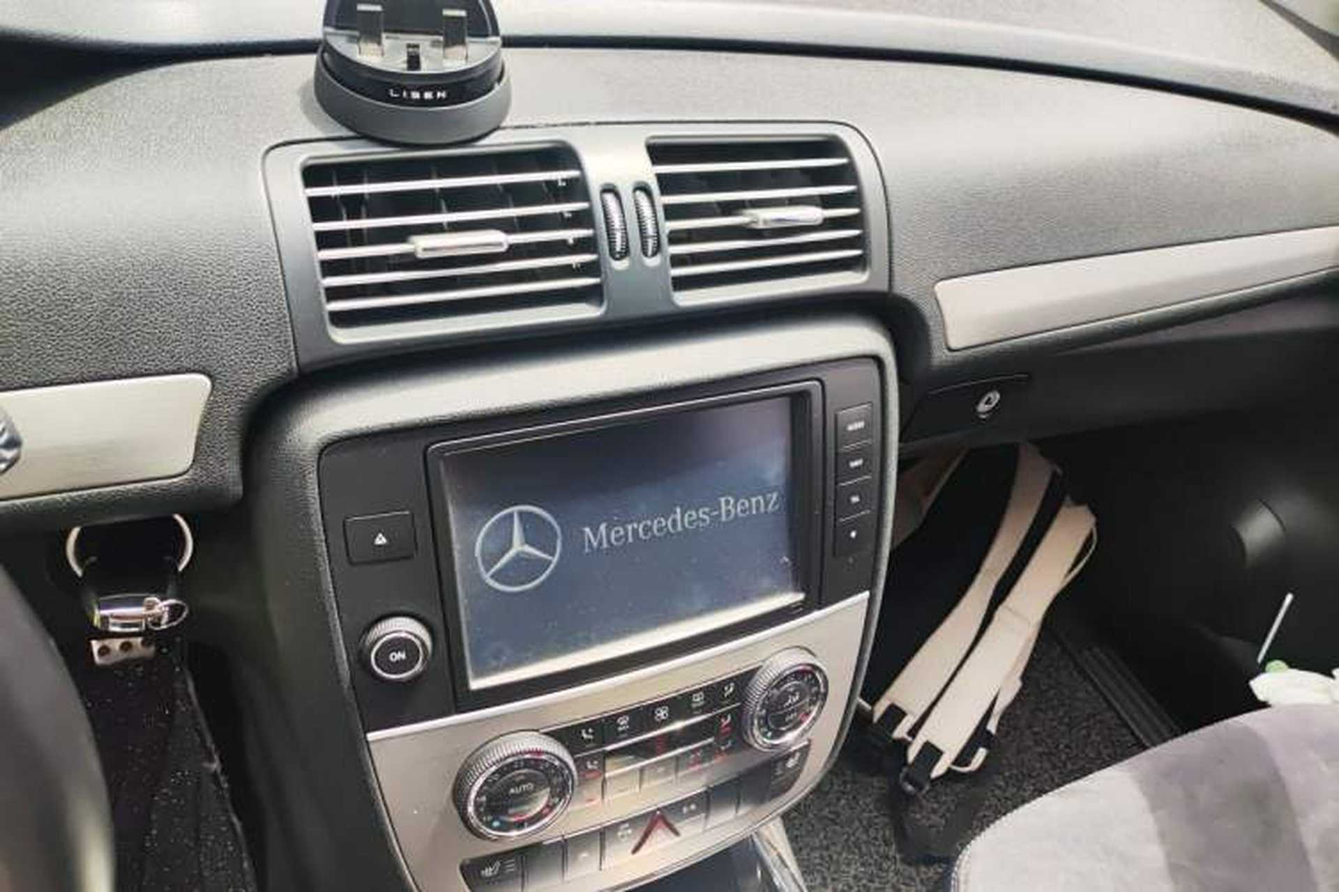 Used Mercedes-Benz R-Class 2014 R 320 4MATIC Business Model Audio And AC Panel