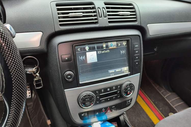 Used Mercedes-Benz R-Class 2014 R 320 4MATIC Business Model Audio And AC Panel