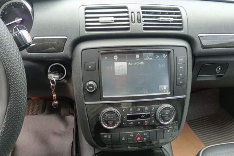 Used Mercedes-Benz R-Class 2014 R 400 4MATIC Business Model Audio And AC Panel