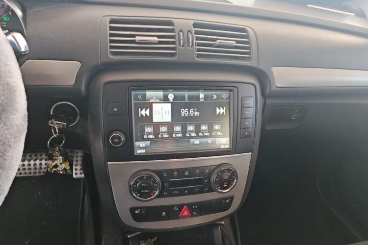 Used Mercedes-Benz R-Class 2014 R 320 4MATIC Business Model Audio And AC Panel