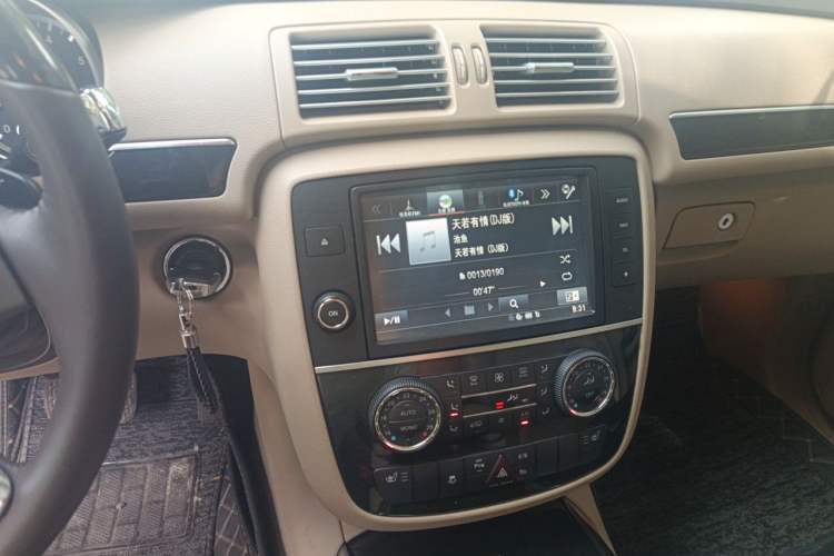 Used Mercedes-Benz R-Class 2014 R 320 4MATIC Luxury Model Audio And AC Panel