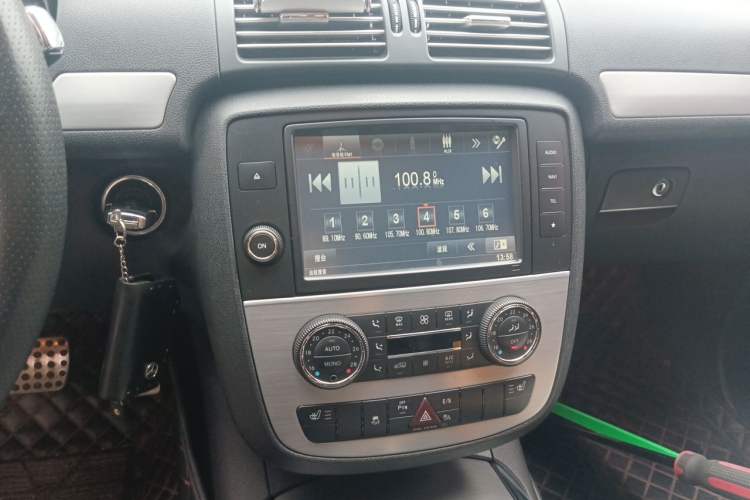 Used Mercedes-Benz R-Class 2014 R 320 4MATIC Business Model Audio And AC Panel