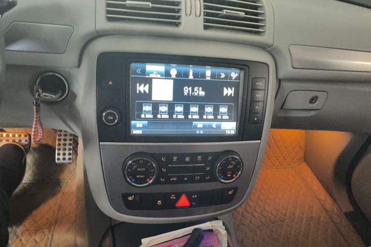 Used Mercedes-Benz R-Class 2014 R 320 4MATIC Business Model Audio And AC Panel
