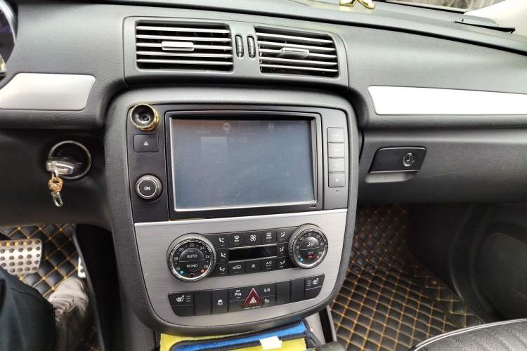 Used Mercedes-Benz R-Class 2014 R 320 4MATIC Business Model Audio And AC Panel