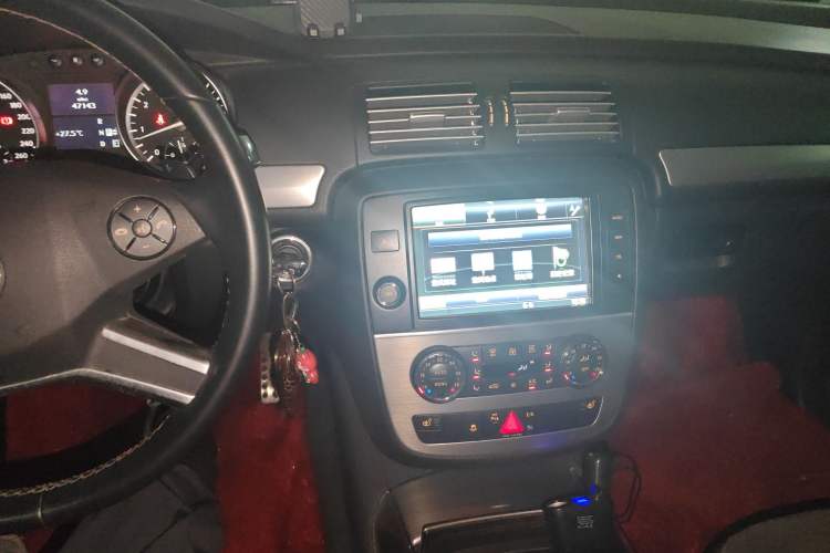 Used Mercedes-Benz R-Class 2014 R 320 4MATIC Business Model Audio And AC Panel