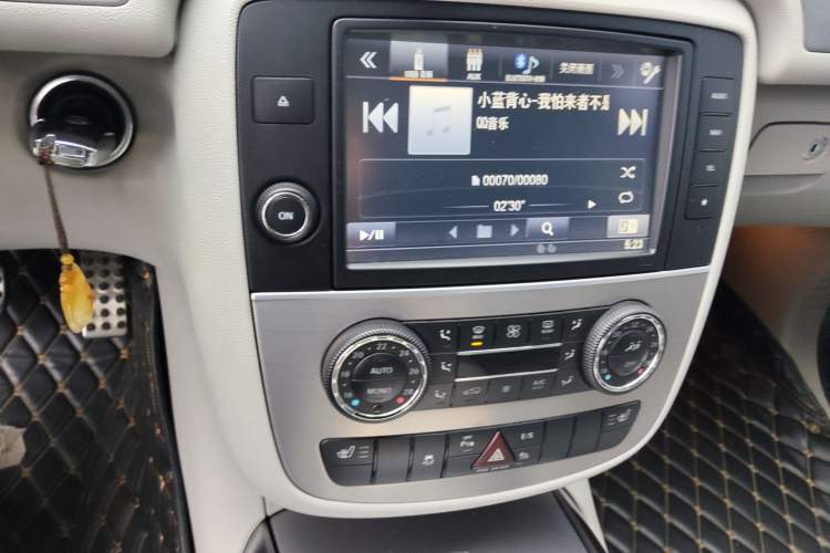 Used Mercedes-Benz R-Class 2014 R 320 4MATIC Business Model Audio And AC Panel