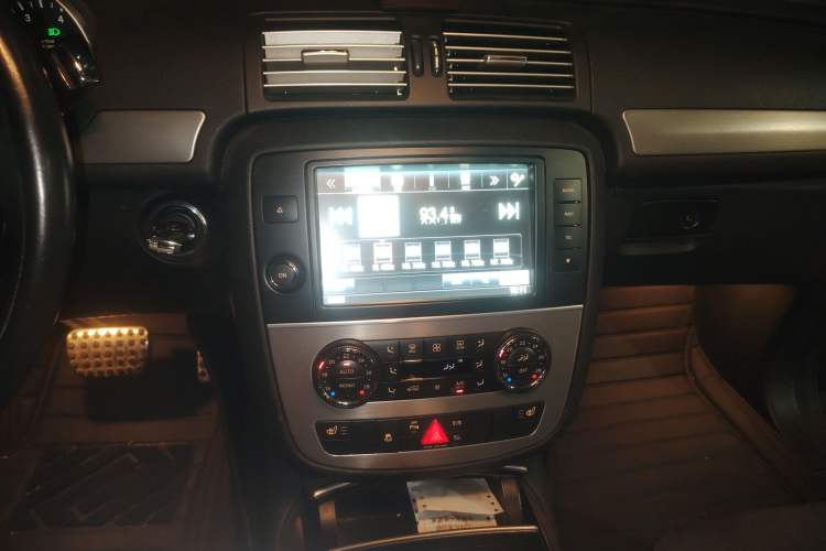 Used Mercedes-Benz R-Class 2014 R 320 4MATIC Business Model Audio And AC Panel