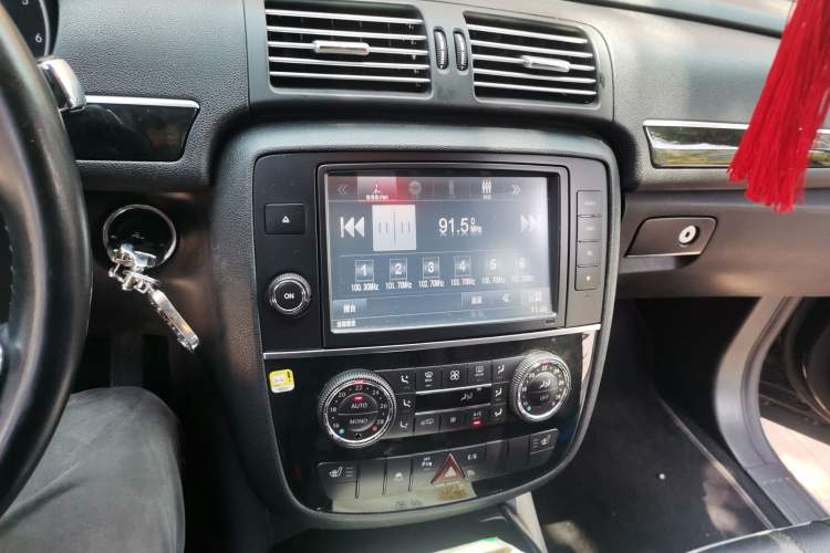 Used Mercedes-Benz R-Class 2014 R 400 4MATIC Business Model Audio And AC Panel